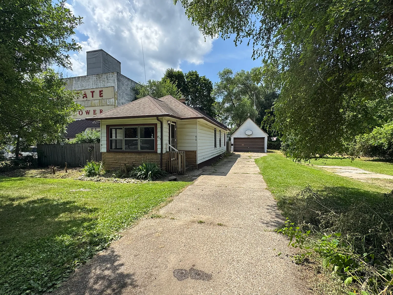 828 Wayne St photo 1