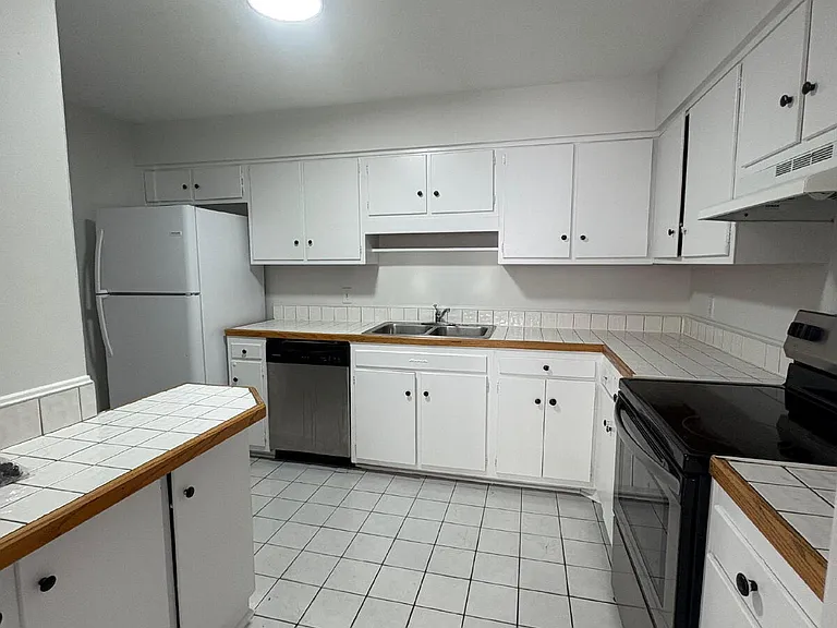571 Winding Creek Rd #F — Photo 6