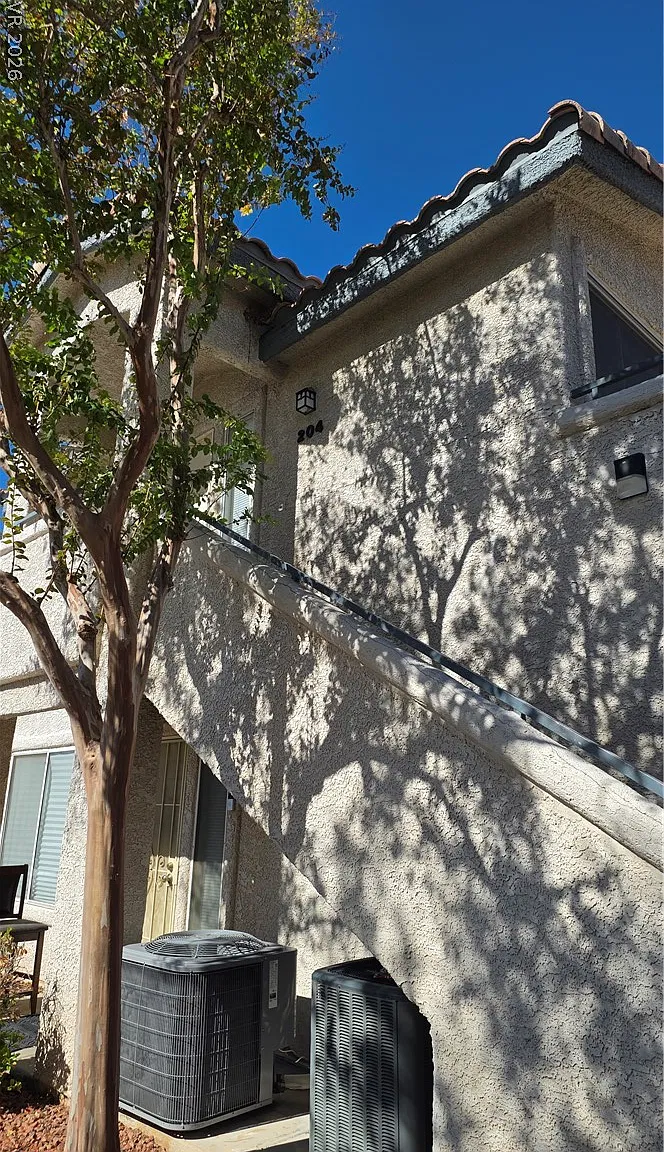 3 bed, 2.0 bath, 1190 sqft, $1,475 — Photo 1