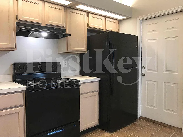 7852 Catskills Ct — Photo 3