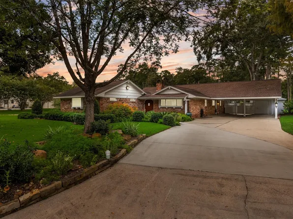 3 Fairway Dr, Conroe, TX 77304