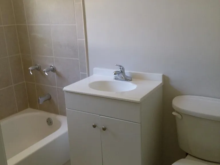 432 Ashley St — Photo 6