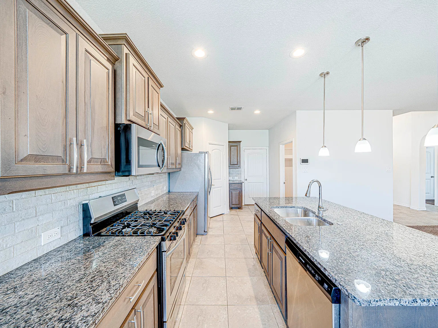 4 bed, 1809 sqft, $2,295 — Photo 4