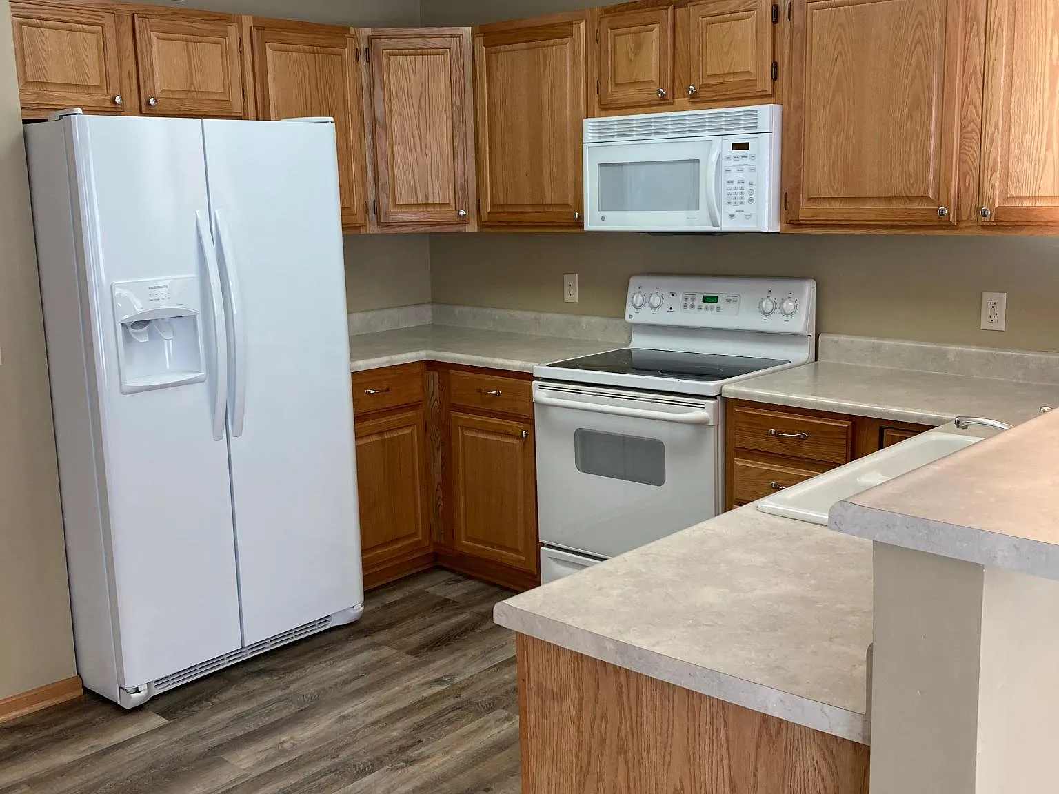 3 bed, 2.5 bath, 1739 sqft, $1,800 — Photo 4