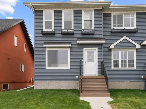 7309A W 44b Ave, Camrose, AB T4V 5E2