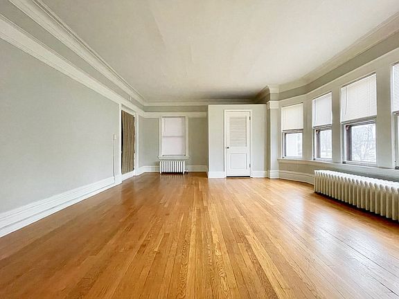 4th image of 231 Lyon St NE APT 1