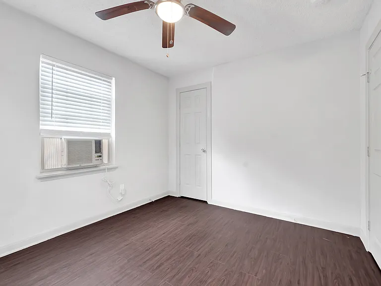 2503 Delano St — Photo 14