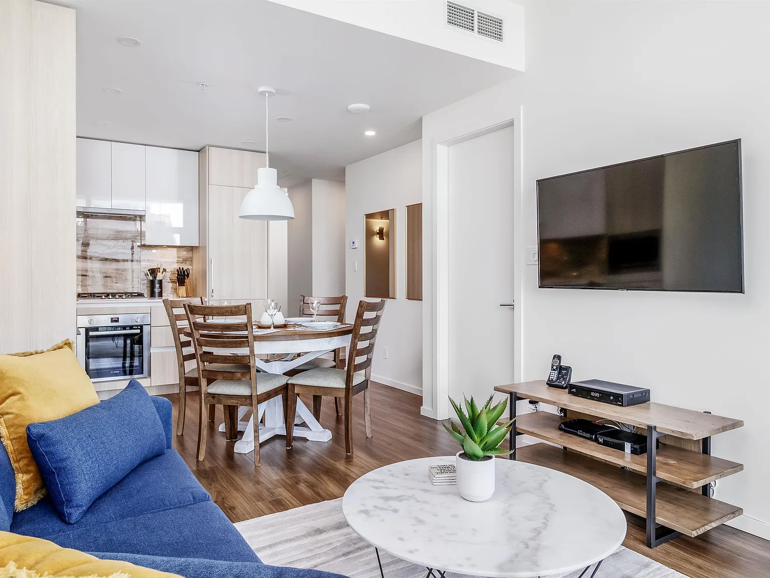 1 bed, 750 sqft, $2,500 — Photo 3