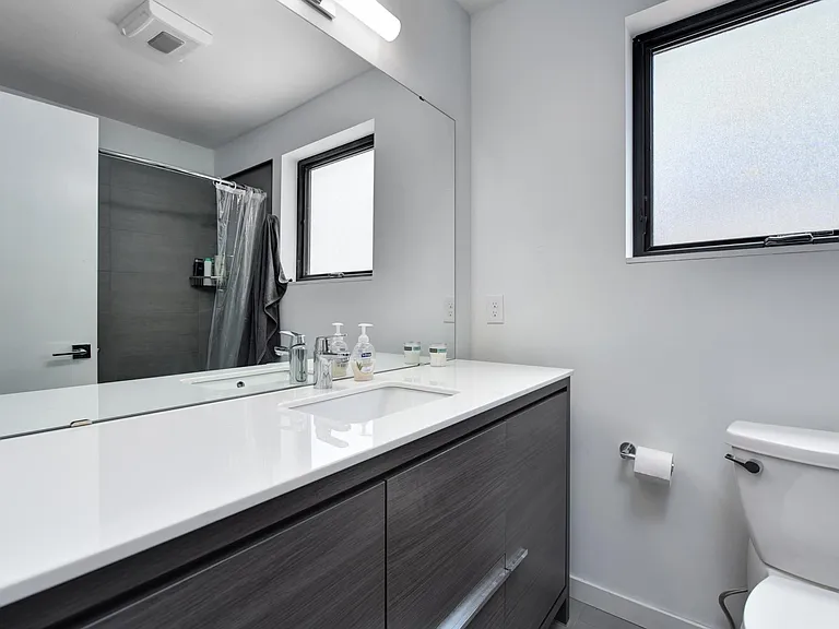 2206 W 6th St #2 — Photo 8