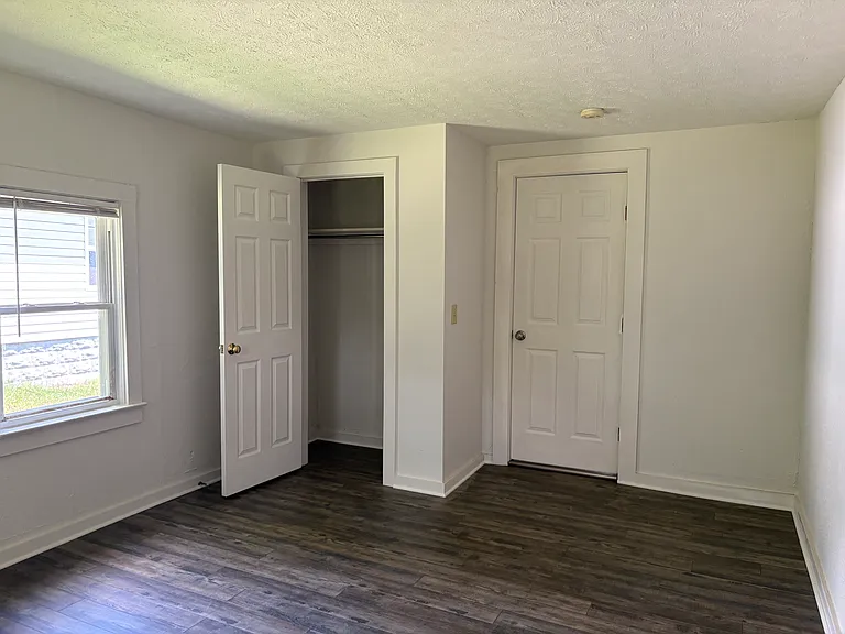 682 Roscoe Ave — Photo 8