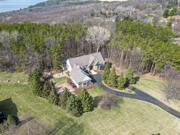 272 Saint Annes Pkwy, Hudson, WI 54016
