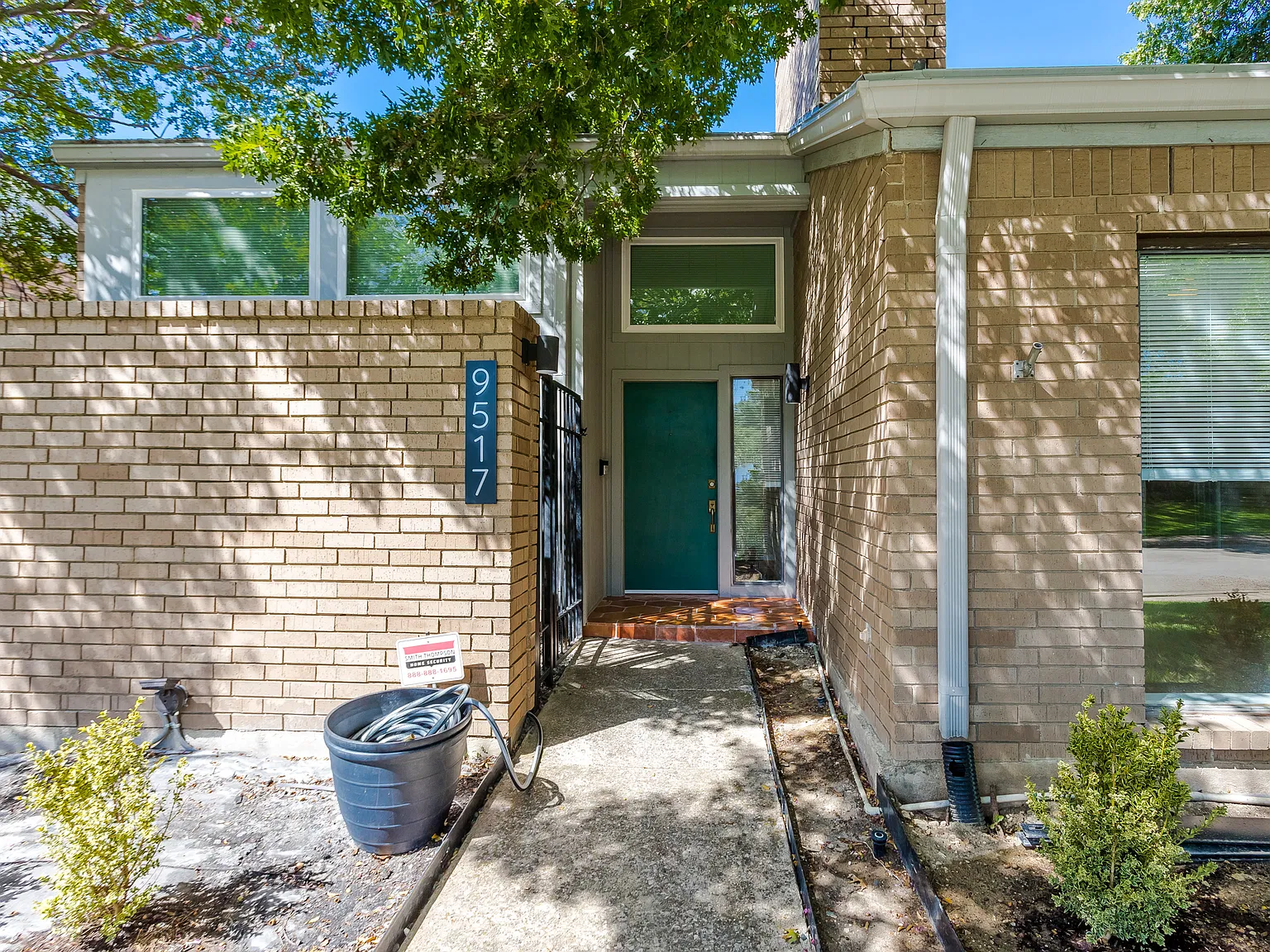3 bed, 2567 sqft, $4,000 — Photo 2