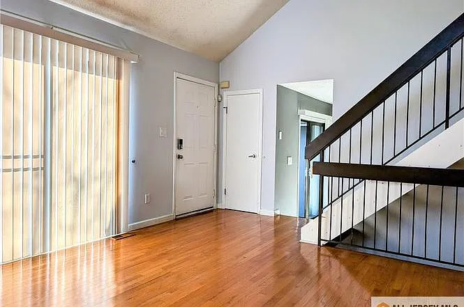 20 Cotoneaster Ct — Photo 2