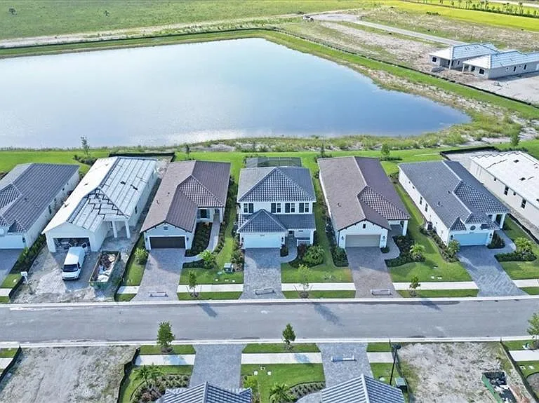 4652 Centaurus Cir — Photo 36