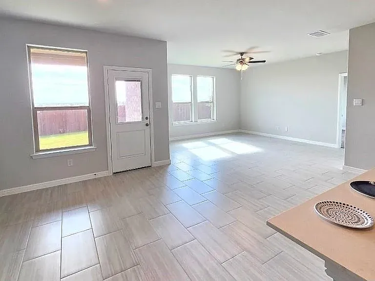 228 Tyler St — Photo 4