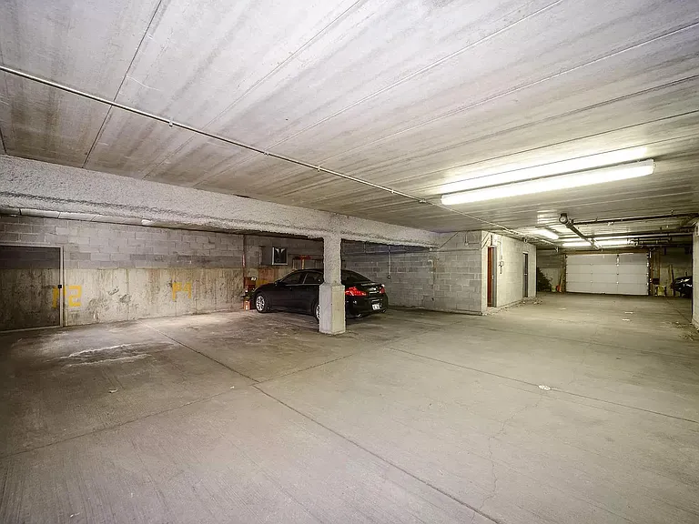 1800 W Erie St #15 — Photo 20