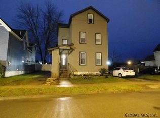 5 Wells St, Johnstown, NY 12095