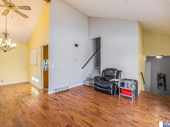 4th image of 10112 S 11th St