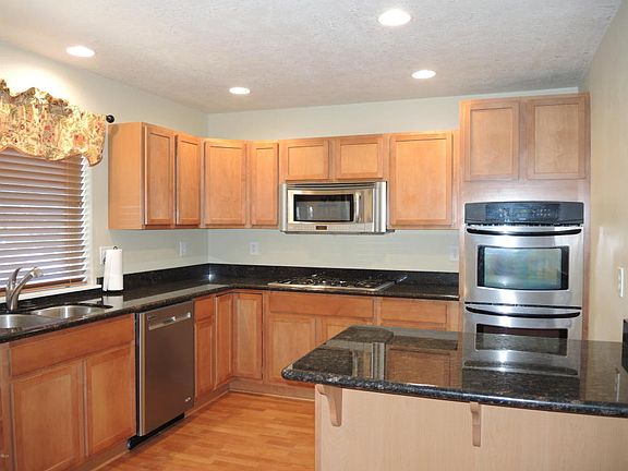5th image of 2537 NE 57th Ct