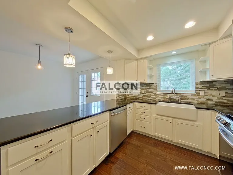 673 Shooks Ln — Photo 6