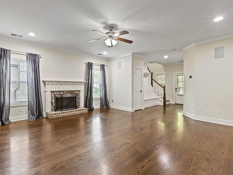 1455 Reynolds Dr — Photo 32