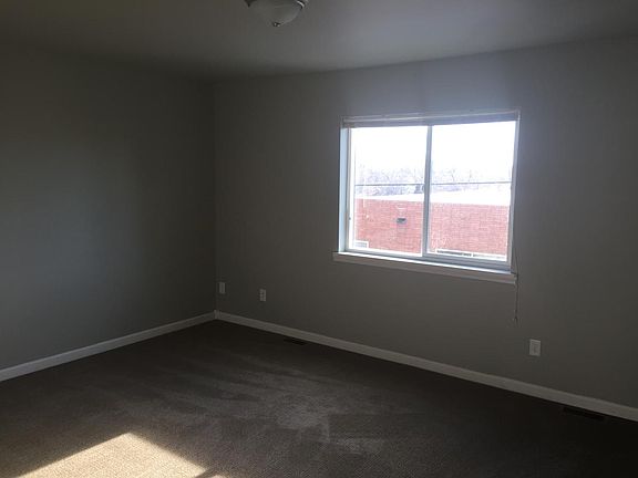 5th image of 730 10th St W APT 2