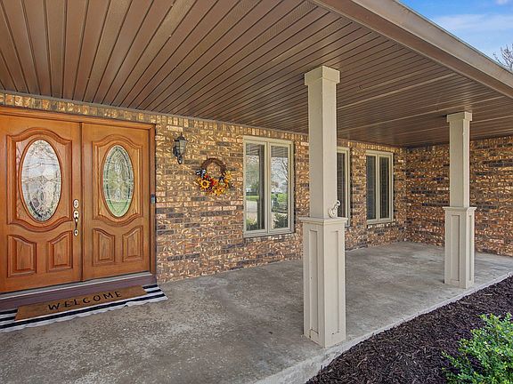 3rd image of 24 Lori Lane Ct