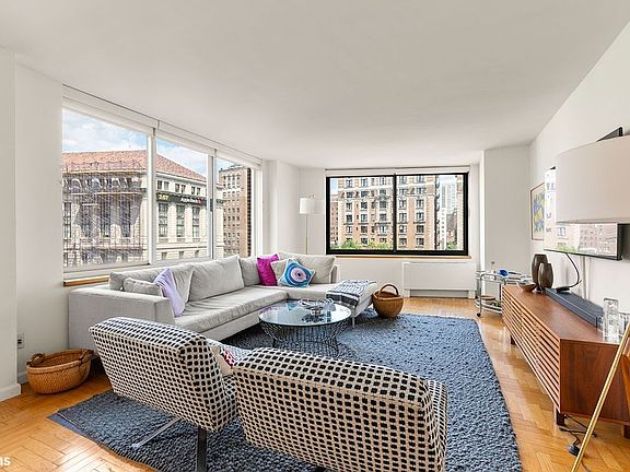 4th image of 201 W 72nd St APT 8K