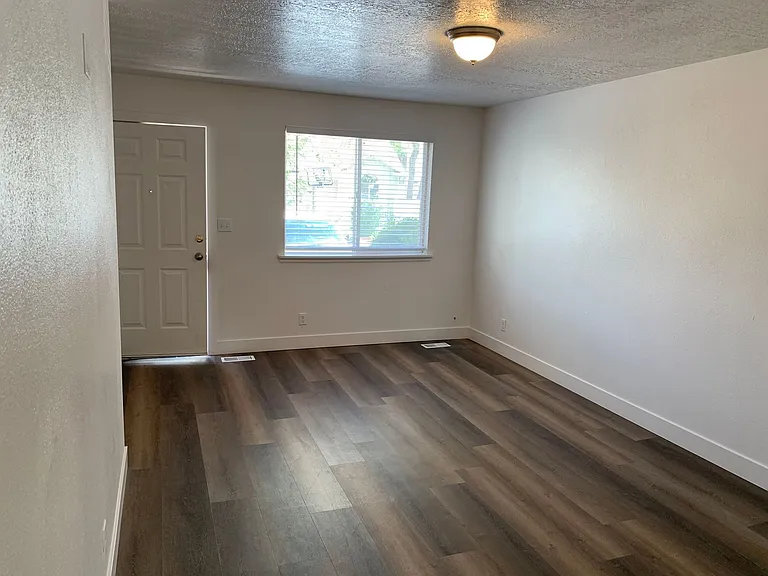 399 W 200 N — Photo 6
