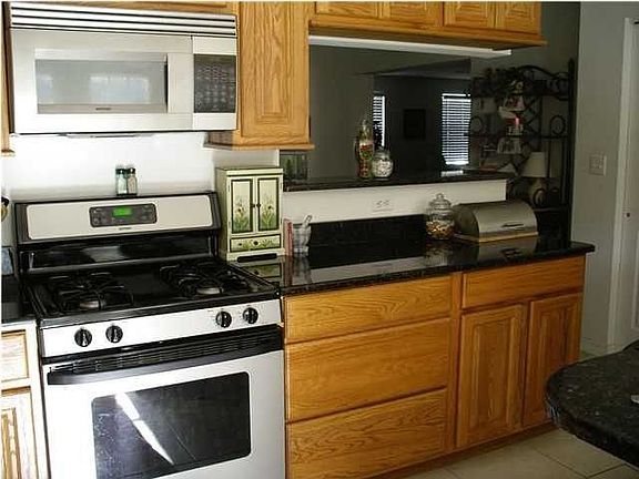 4th image of 300 Smith Dr NE