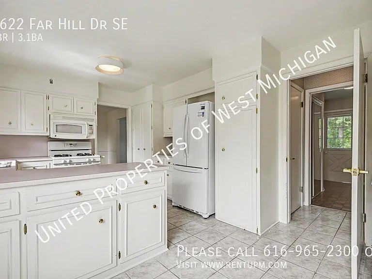 5622 Far Hill Dr SE — Photo 3