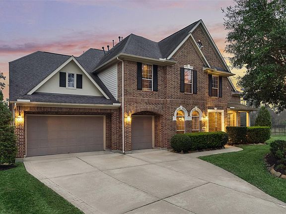 2nd image of 47 N Fair Manor Cir