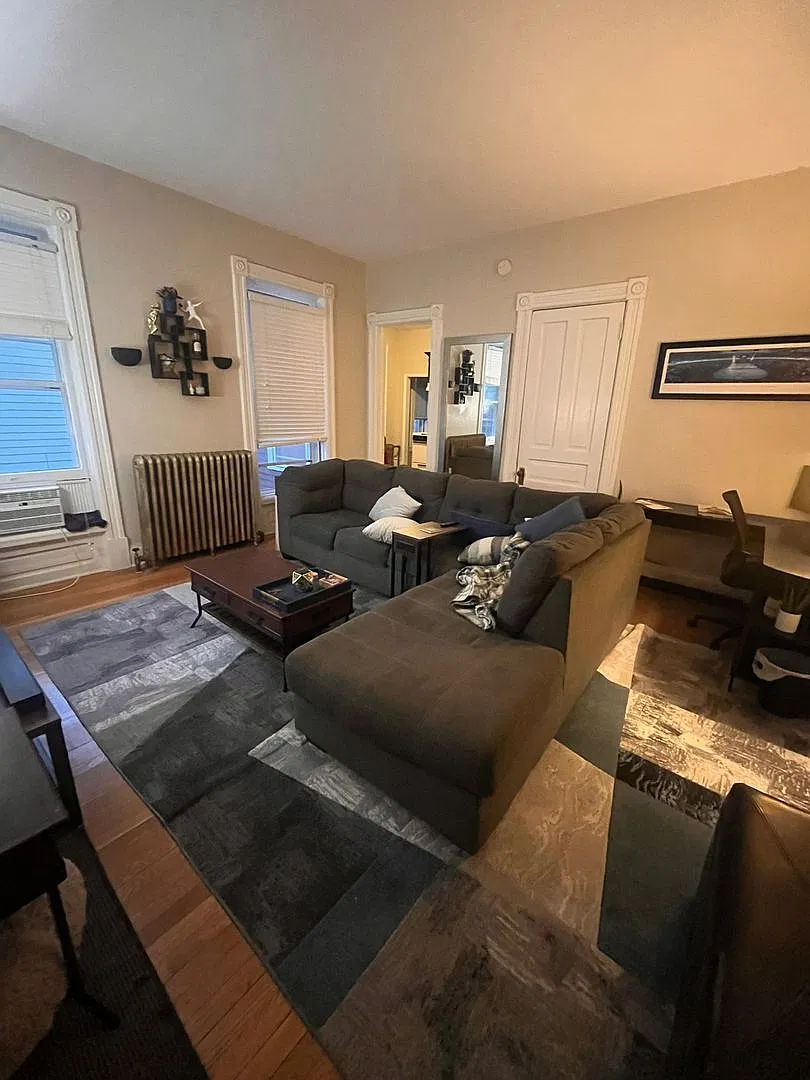 556 Ashland Ave — Photo 3
