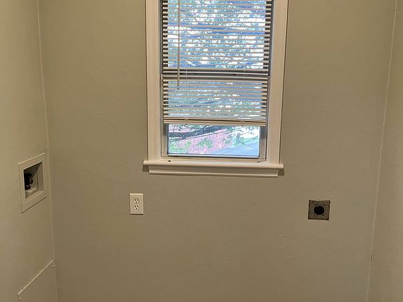 5th image of 916 Highland Ave SE
