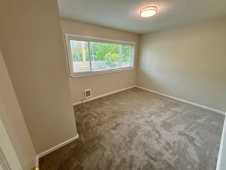 815 Edmonds Ave NE — Photo 12