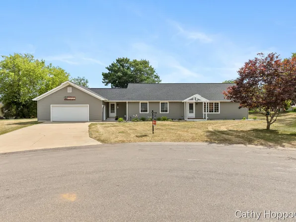 918 Emerald Cir, Lake Odessa, MI 48849