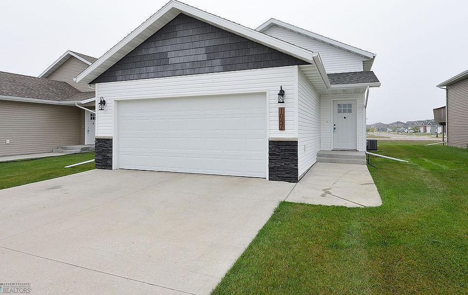 1st image of 1047 W Barnes Dr