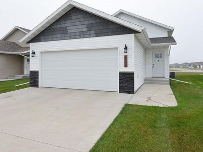 1047 W Barnes Dr, West Fargo, ND, 58078