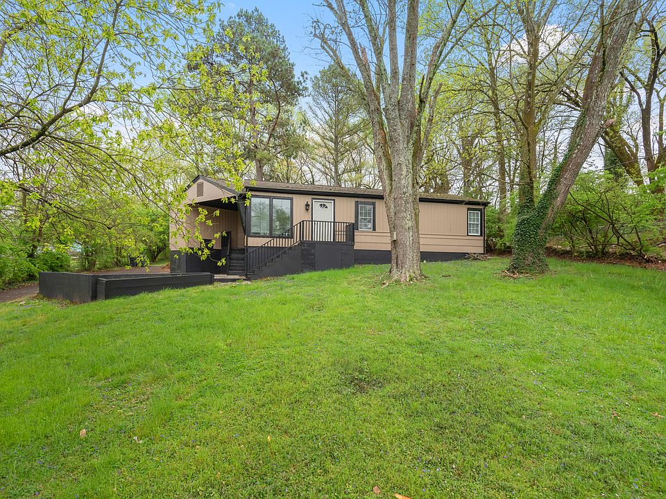 1st image of 1108 NE Thrush Ln