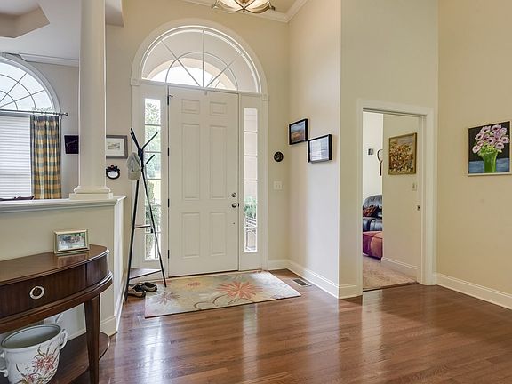 3rd image of 183 Golden Oak Dr