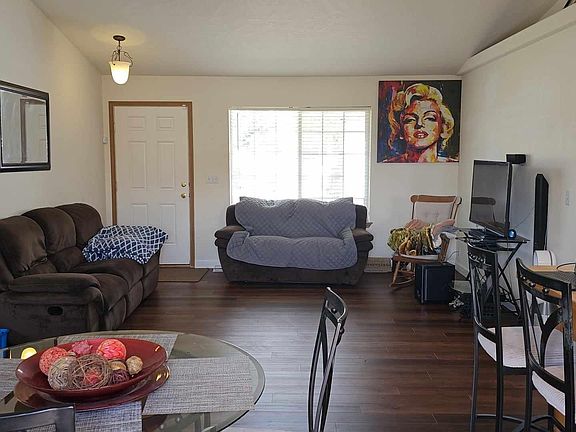 3rd image of 1550 Foxglove Ave