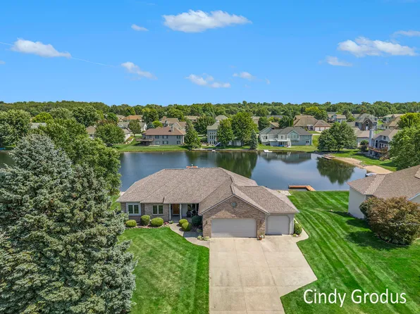 968 Mid Bluff Dr, Zeeland, MI 49464