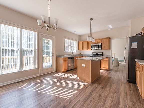 4th image of 518 Keeneland Ave