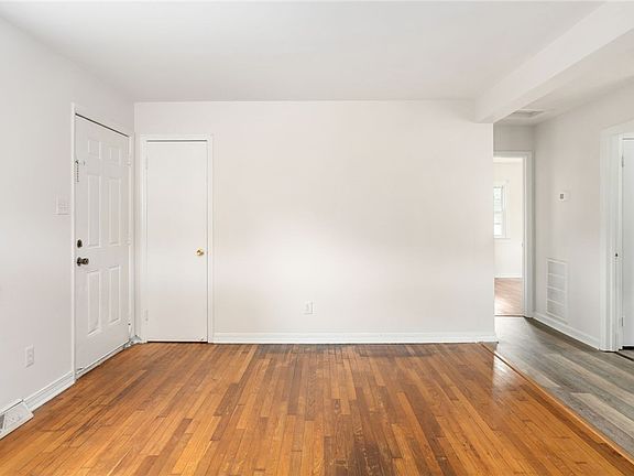 4th image of 304 E 33rd St