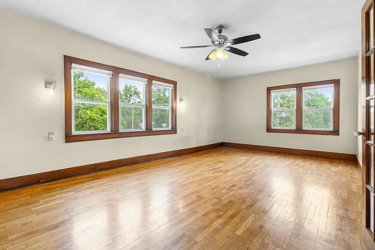 Building Photo - 201 Elm St #B