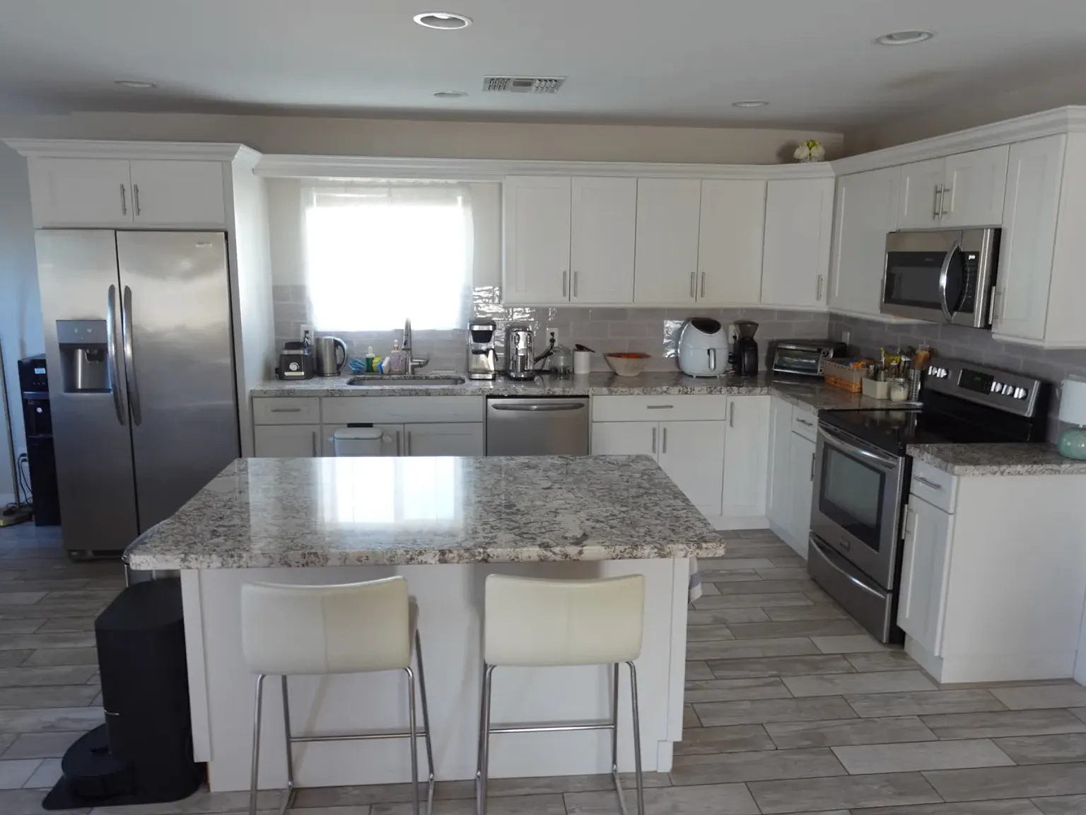 3 bed, 1830 sqft, $2,990 — Photo 3