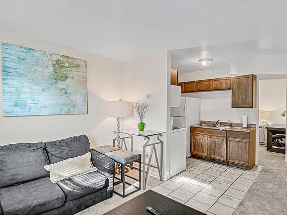 4th image of 433 Willow St APT 16