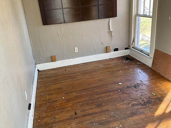 4th image of 506 S Ash St