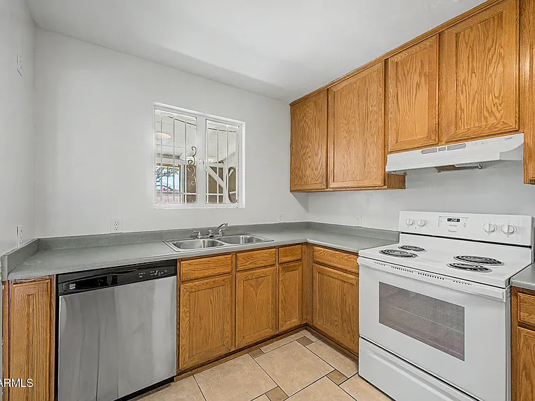 7008 N 12th St — Photo 11