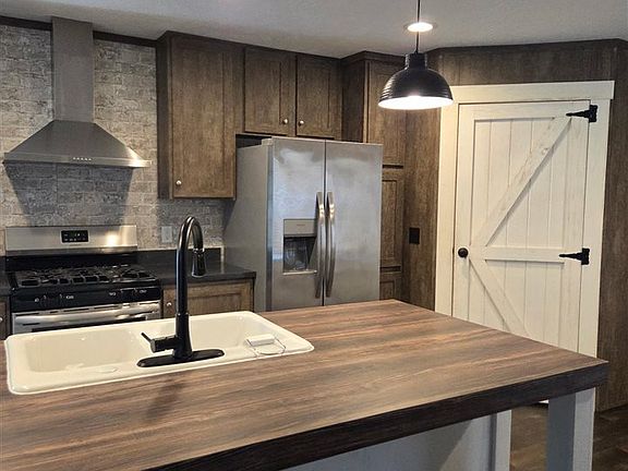 2nd image of 526 N Lake St #154